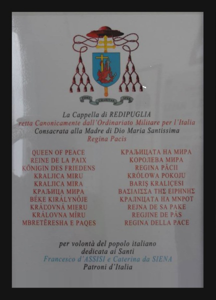 Iscrizione in 19 Lingue alla Madonna Regina della Pace 