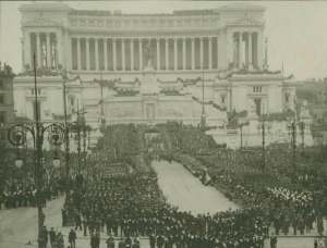 Le Onoranze a Piazza Venezia il 4.11.1921 Giorno della Tumulazione
